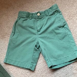 Vineyard Vines green boys 4T shorts